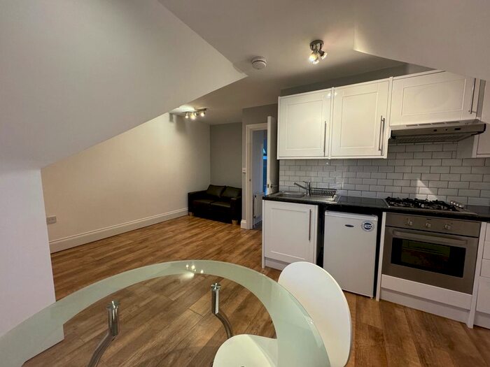 1 Bedroom Flat To Rent In Fairbridge Road, Archway, London, N19