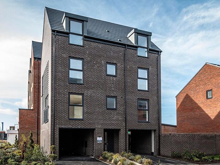 5 Bedroom Detached House For Sale In Chateau Mews, Wilford Lane, Nottingham, NG2