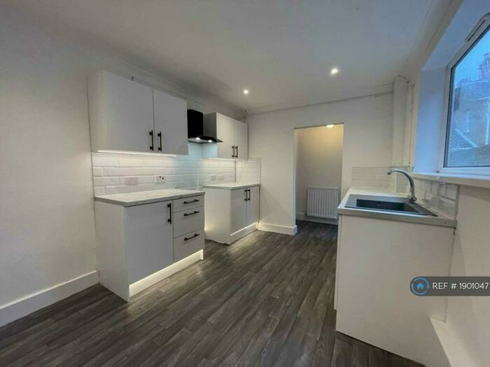 3 Bedroom Terraced House To Rent In Farebrother Street, Grimsby, DN32