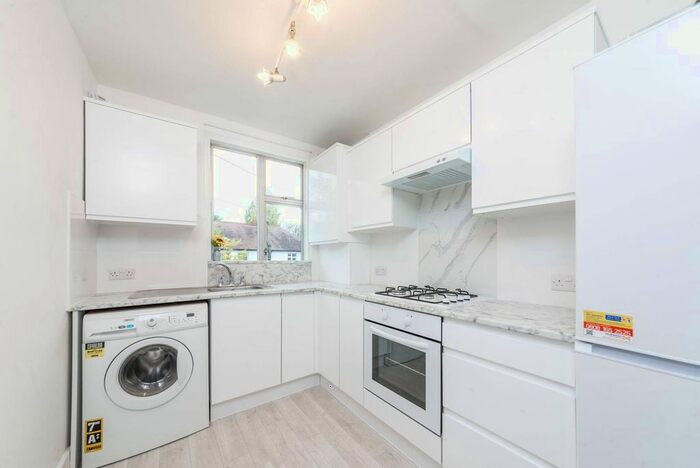 1 Bedroom Flat To Rent In Queens Avenue, Greenford, UB6