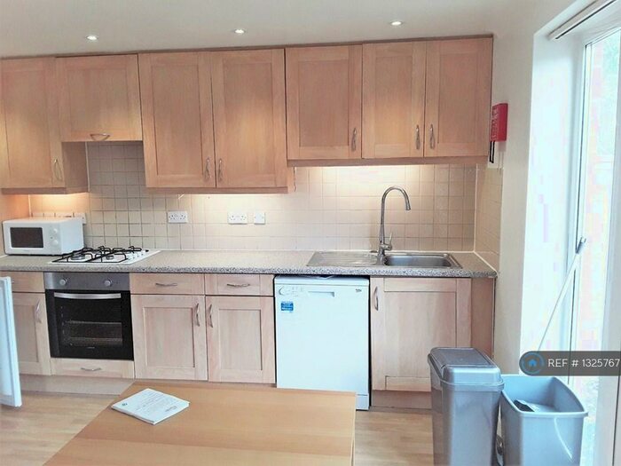 6 Bedroom Detached House To Rent In Broomfield, Guildford, GU2