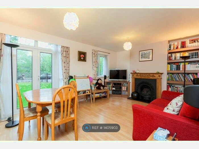 3 Bedroom Flat To Rent In Spencer Park, London, SW18