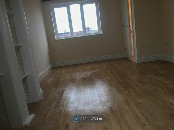 3 Bedroom Flat To Rent In Buckland Road, London E10