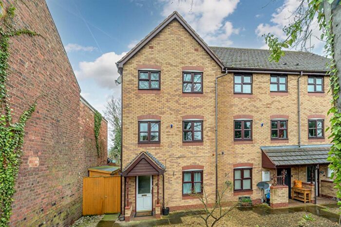 4 Bedroom End Of Terrace House For Sale In Stream Road, Wordsley, DY8