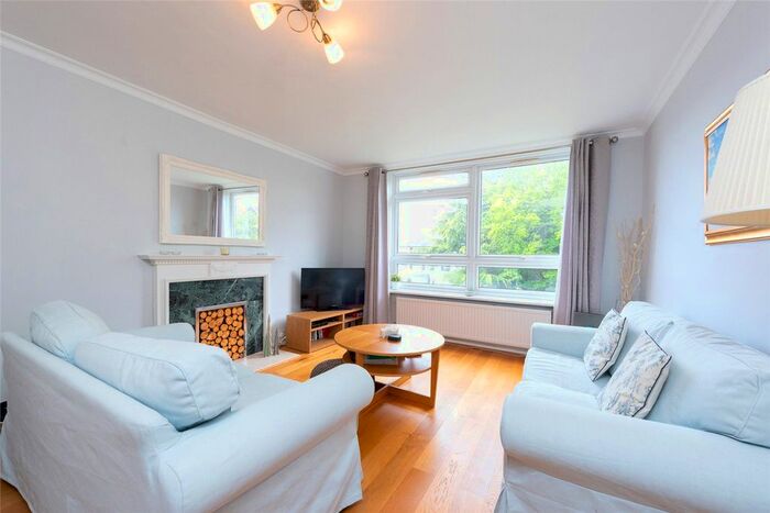 2 Bedroom Flat To Rent In Brett House, Putney Heath Lane, London, SW15