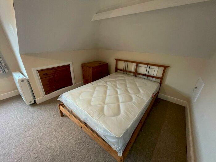 1 Bedroom Flat To Rent In Holdenhurst Road, Bournemouth, BH8