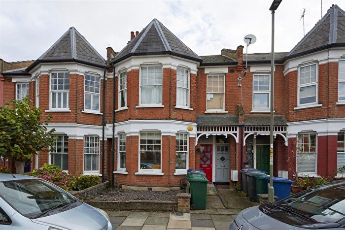 2 Bedroom Maisonette To Rent In Sedgemere Avenue, N2