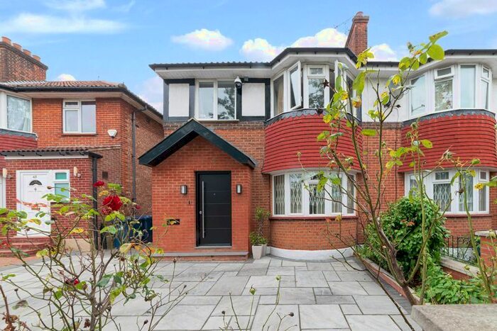 5 Bedroom Semi-Detached House To Rent In Bowes Road, London, W3
