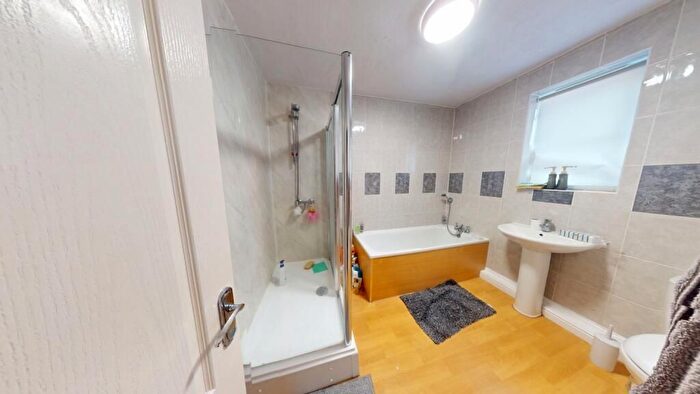 3 Bedroom Semi-Detached House To Rent In Saint Paul's Avenue, Nottingham, NG7