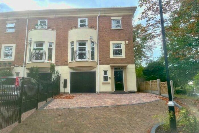 4 Bedroom Town House To Rent In Boundary Drive, Birmingham, B13