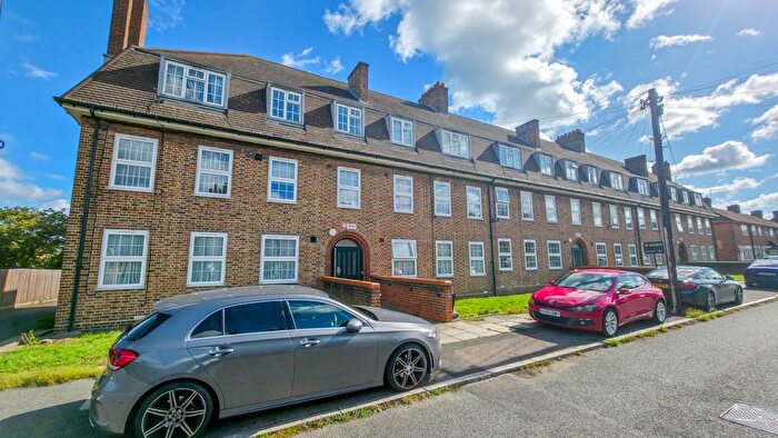 3 Bedroom Flat For Sale In Battersby Road, London, SE6