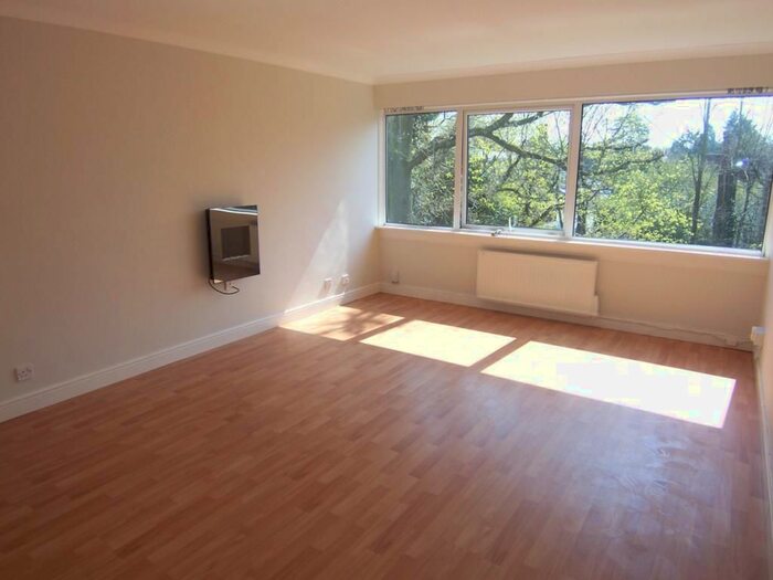 2 Bedroom Flat To Rent In Chichester Court, Chessington Road KT17