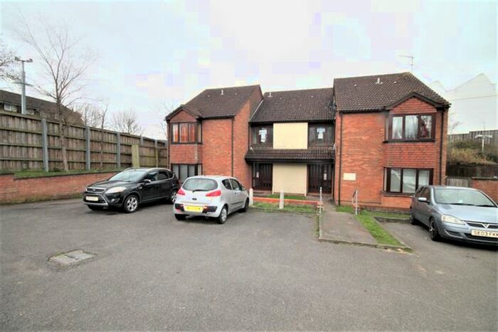 Studio To Rent In High Street, West Drayton, UB7