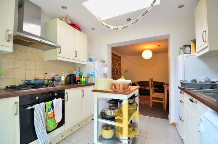 5 Bedroom Semi-Detached House To Rent In Lodgehill Road Selly Oak, Birmingham, B29