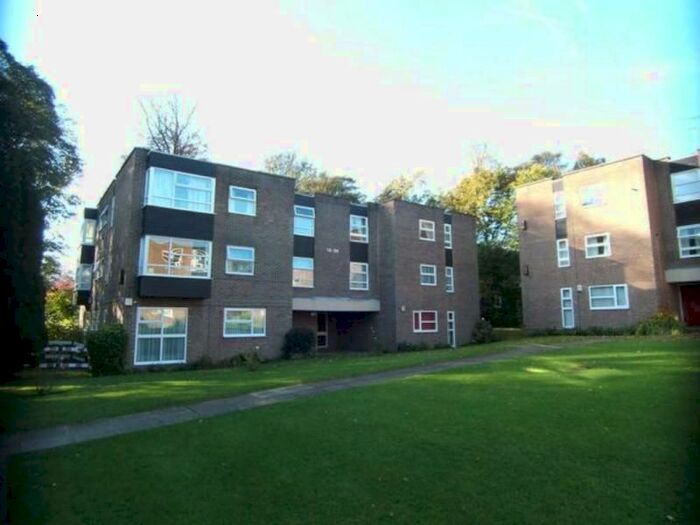 2 Bedroom Flat To Rent In Robinwood Court, Roundhay, Leeds LS8
