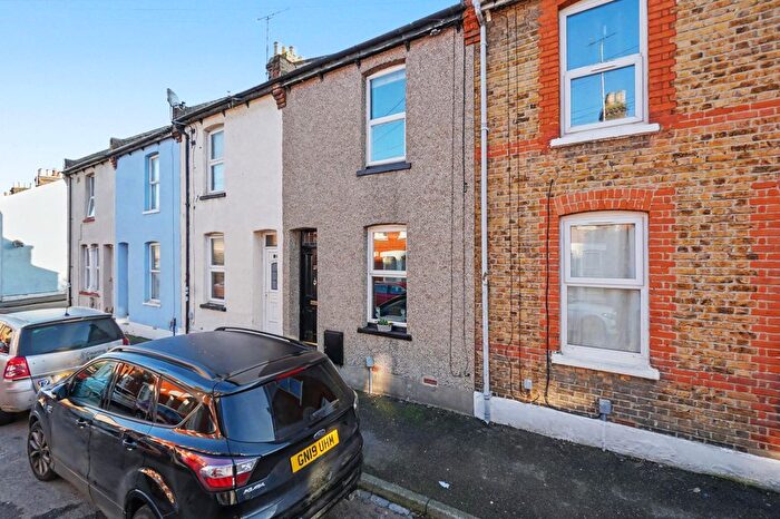 3 Bedroom Terraced House For Sale In Church Street, Rochester, ME1