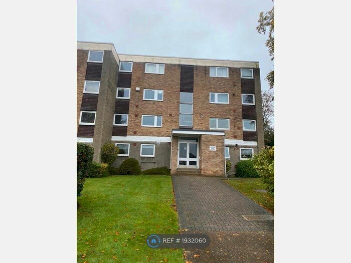 3 Bedroom Maisonette To Rent In Camberley Court, Sutton, SM2