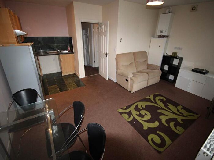 1 Bedroom Flat To Rent In Tong Street, Bradford, BD4