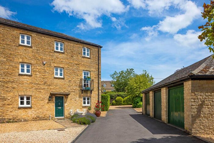 3 Bedroom End Of Terrace House For Sale In Cotshill Gardens, Chipping Norton, OX7