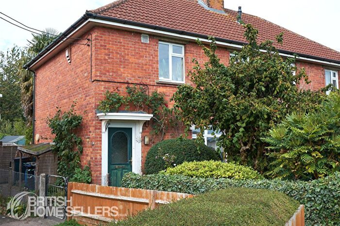 4 Bedroom Semi-detached House For Sale In Bradley Road, Warminster, Wiltshire, BA12