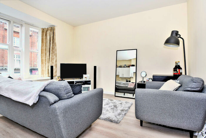 1 Bedroom Apartment To Rent In High Street, GU15