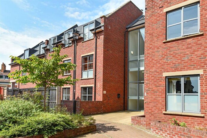 2 Bedroom Flat To Rent In Paynes Park, Hitchin, SG5