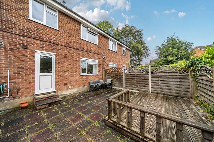2 Bedroom Maisonette For Sale In Milford Close, London, SE2