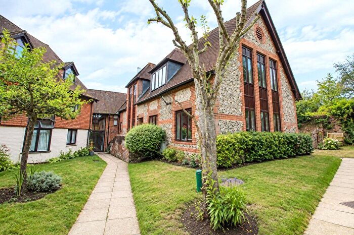 2 Bedroom Apartment For Sale In Hylton Road, Petersfield, Hampshire, GU32