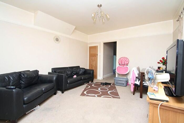 2 Bedroom Maisonette To Rent In Kenilworth Road, Ashford, TW15