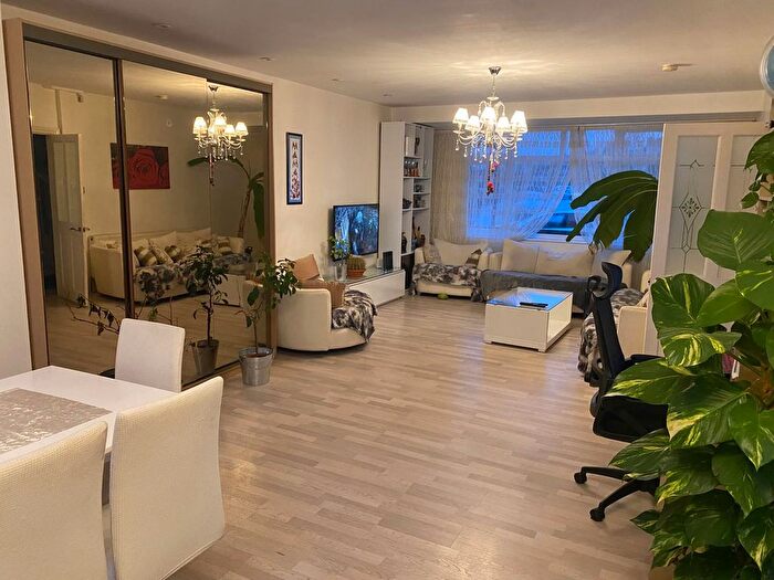 4 Bedroom Terraced House To Rent In Enfield, EN3