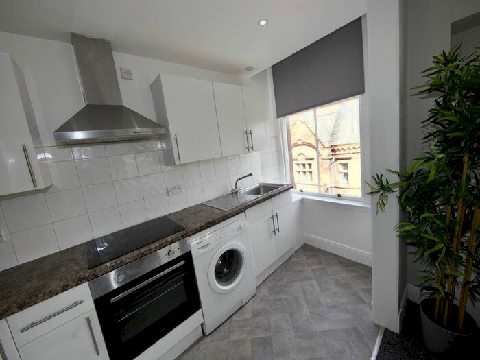 2 Bedroom Flat To Rent In Stirling Street, Dundee, DD3