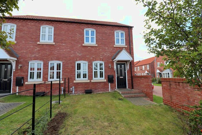 3 Bedroom Town House To Rent In Pitsford Close, Lakeside, Waddington, LN5