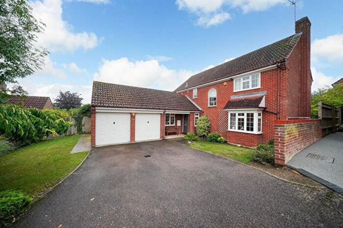 4 Bedroom Detached House For Sale In The Lawns, Hemel Hempstead, HP1
