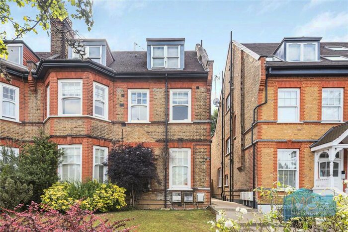 2 Bedroom Maisonette To Rent In Holden Road, North Finchley, London, N12