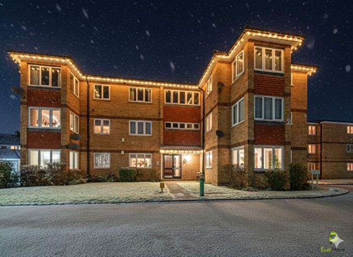 2 Bedroom Flat For Sale In Pinecroft Court, Wickham Lane, Welling, Kent, DA16