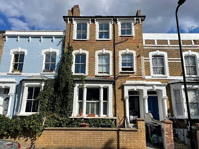 2 Bedroom Flat To Rent In Benthal Road, London, N16