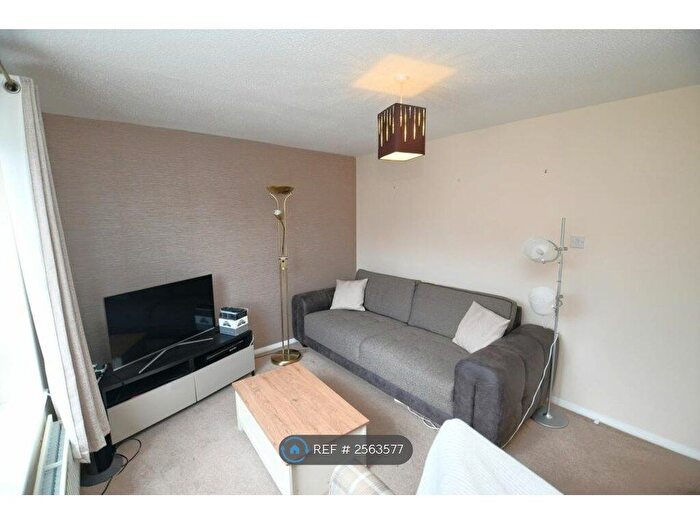 3 Bedroom Terraced House To Rent In Basset Avenue, Salford, M6