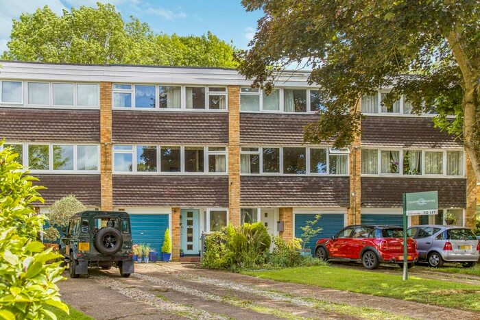 3 Bedroom Town House To Rent In Park Meadow, Hatfield, AL9