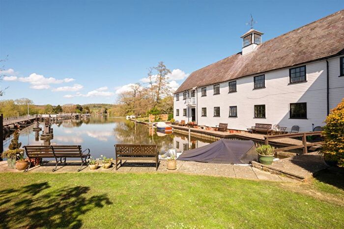 3 Bedroom Flat For Sale In Hambleden, Henley-On-Thames, RG9