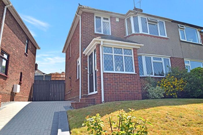 3 Bedroom Semi-Detached House For Sale In Vale Drive, Chatham, ME5