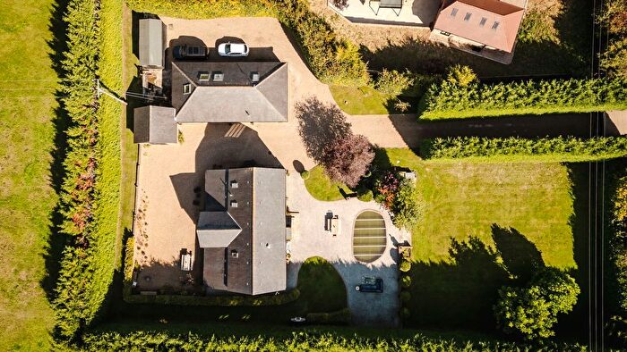 4 Bedroom Barn Conversion For Sale In Stockett Lane, East Farleigh, Maidstone, ME15