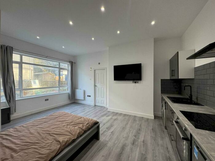 Apartment To Rent In Belle Vue Crescent, Bournemouth, BH6