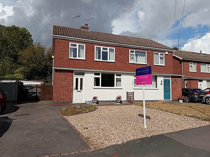 3 Bedroom Semi Detached House For Sale In Grange Avenue, Kenilworth, CV8