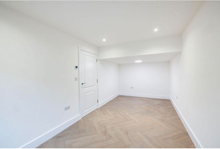 2 Bedroom Flat To Rent In High Street, Croydon, CR0