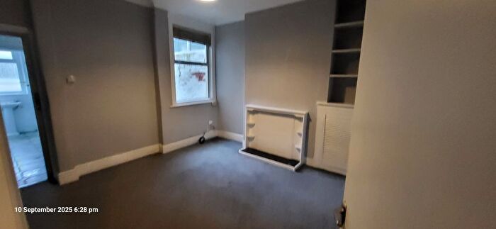 3 Bedroom Terraced House To Rent In New Zealand Road, Cardiff, CF14