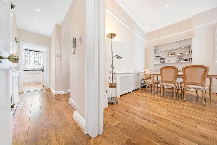 1 Bedroom Flat To Rent In Philbeach Gardens, Earls Court, London, SW5