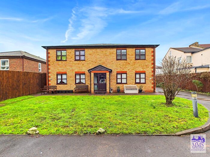 2 Bedroom Property For Sale In Trafalgar Road, Gravesend, DA11