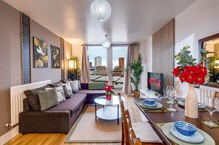 2 Bedroom Flat To Rent In Mason Way, B15