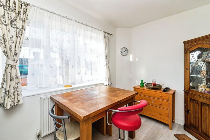 3 Bedroom End Of Terrace House For Sale In Hollingsworth Road, Lowestoft, NR32