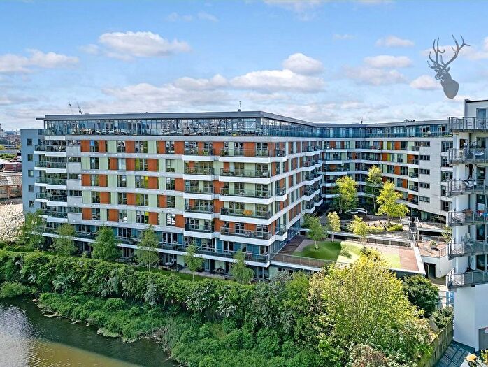 2 Bedroom Flat To Rent In Wick Lane, Bow, E3